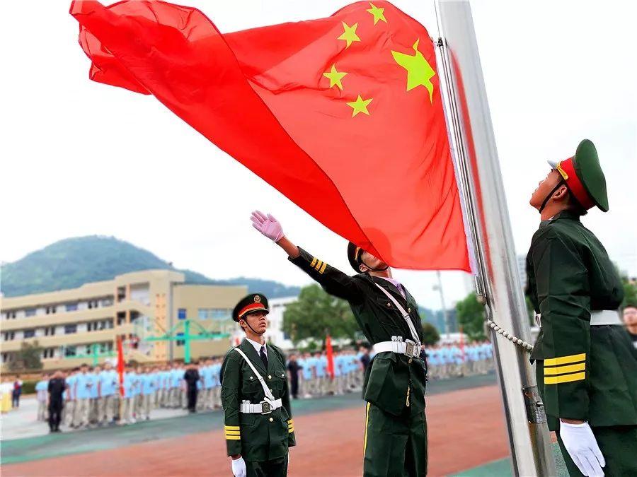 狗狗打针的场景,真是太惊险刺激了,狗狗最后的表情亮了